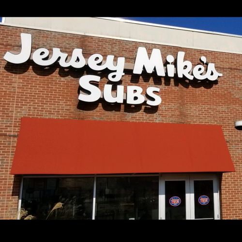 A doorway awning in front of a Jersey Mike's Subs location