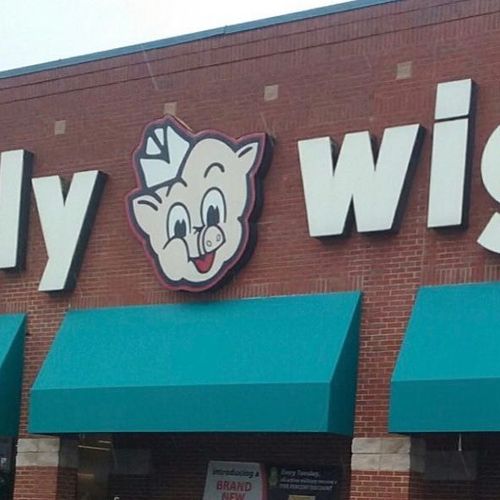 Several awnings cover several entrances to a Piggly Wiggly store